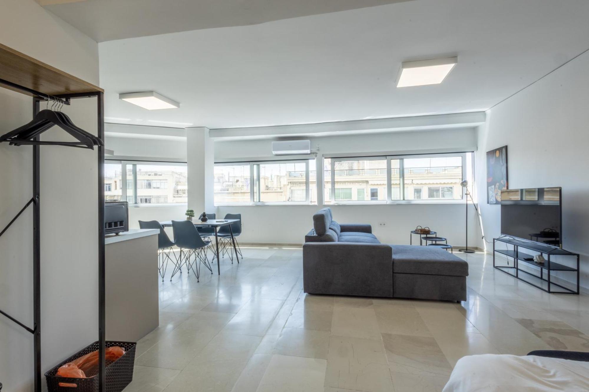 אתונה Spacious Urban Retreat Central 2-Bedroom Haven For 8 מראה חיצוני תמונה